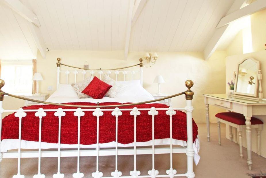 Meadowside Cottage, Characterful Grade 2 Listed Cottage Near To Wadebridge And Padstow Kültér fotó