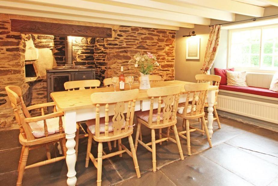 Meadowside Cottage, Characterful Grade 2 Listed Cottage Near To Wadebridge And Padstow Kültér fotó